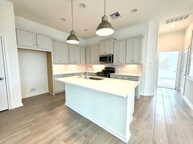 Building Photo - 620 Silver Pear Ct