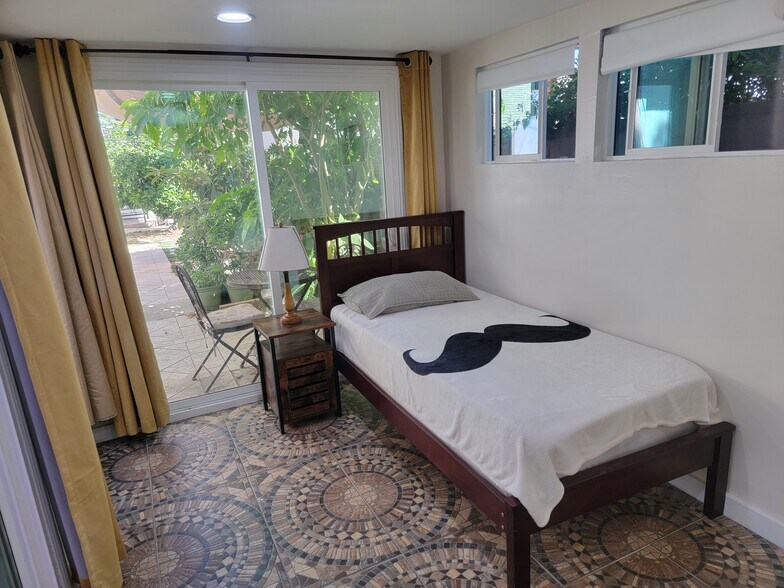 Building Photo - 11001 Darby Ave