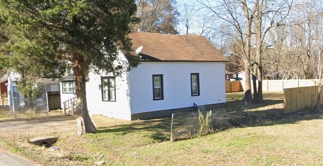 Building Photo - 840 E Cherry St