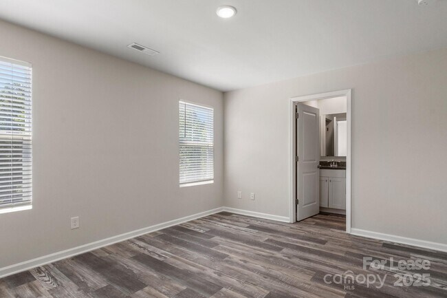 Building Photo - 117 Dogwood Vlg Trl