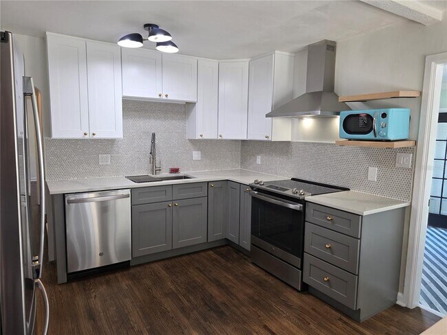 Building Photo - 775 20th Ave N