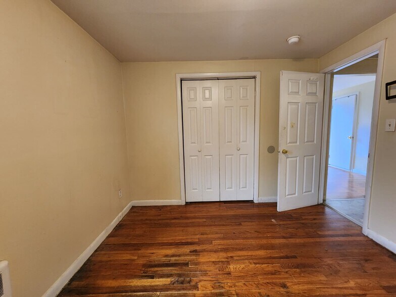 Building Photo - 65 Fairview Ave