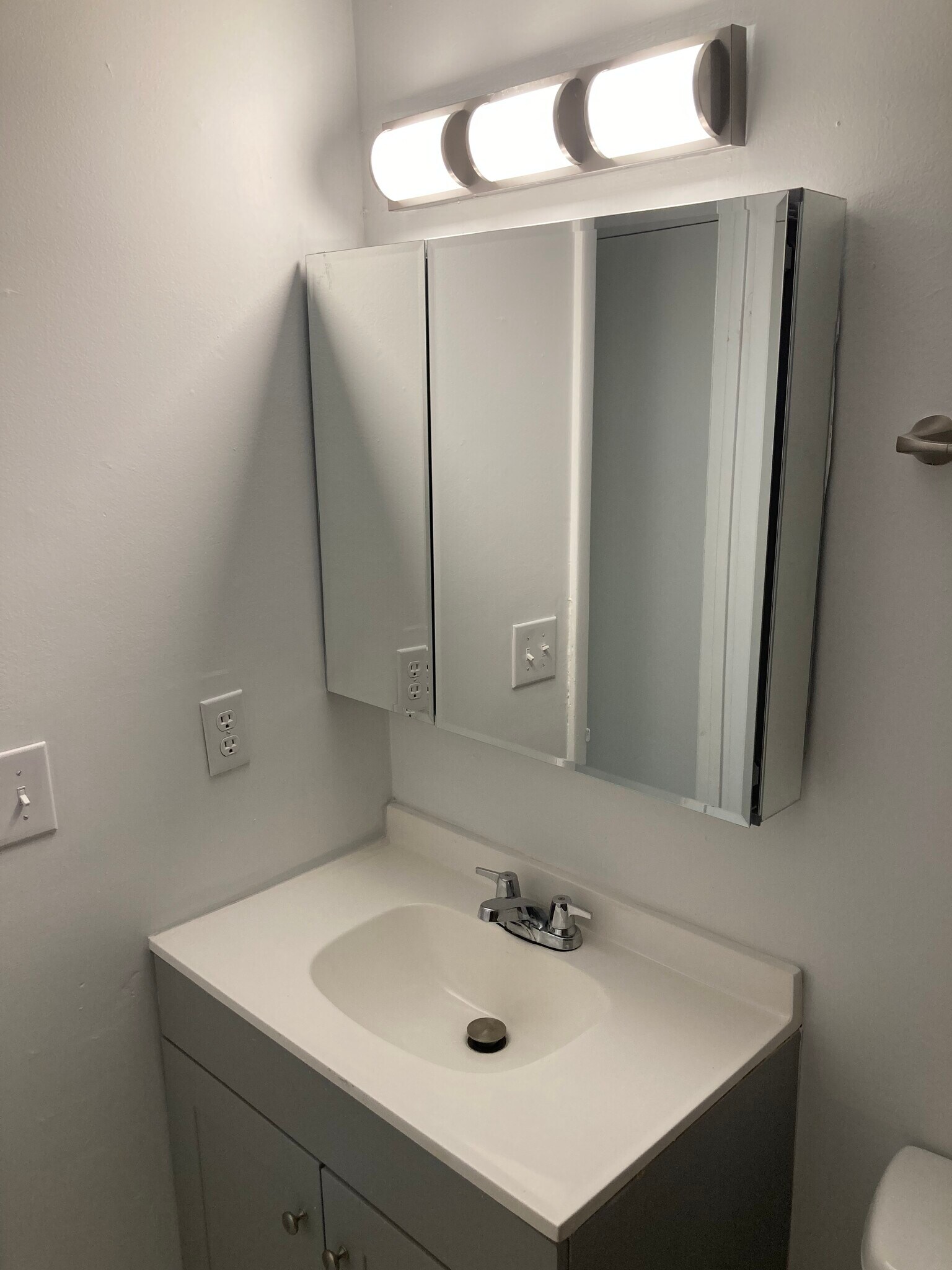 Half bath - 722 Ohio Pike
