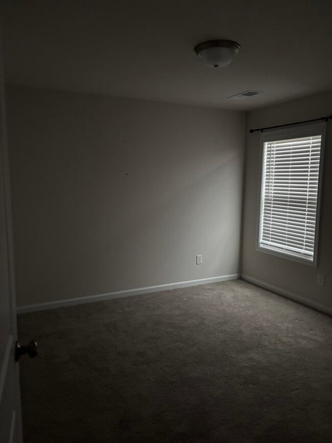 Building Photo - 1057 Field Strip Rd