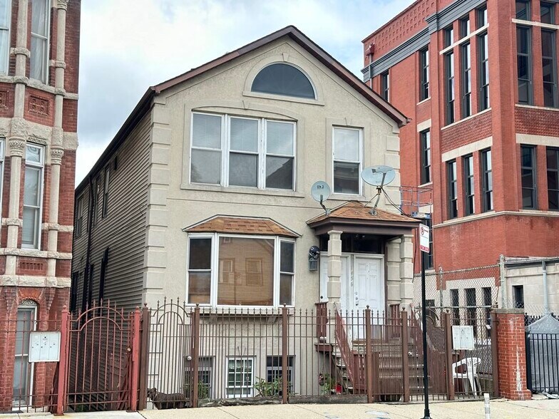 Primary Photo - 1456 W Augusta Blvd
