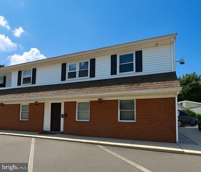 Building Photo - 14 Girard Rd S