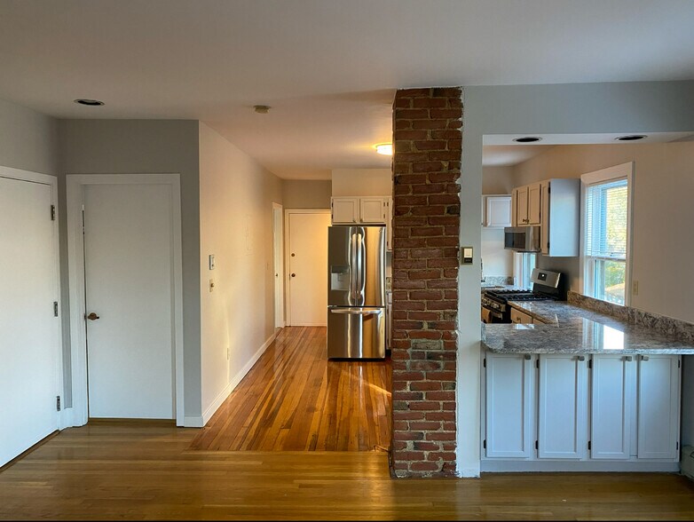 Building Photo - 118 Clay St