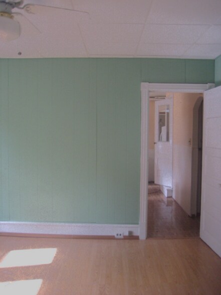 Building Photo - 22 School Ln