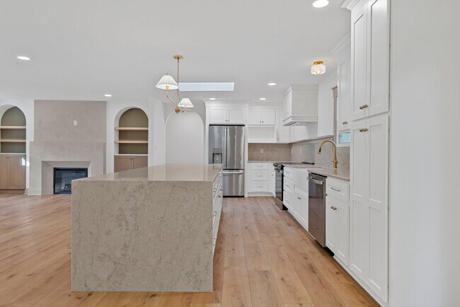 Building Photo - 460 Hilltop Trail
