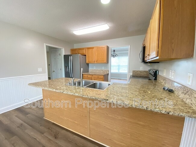 Building Photo - 346 Cresthaven Dr