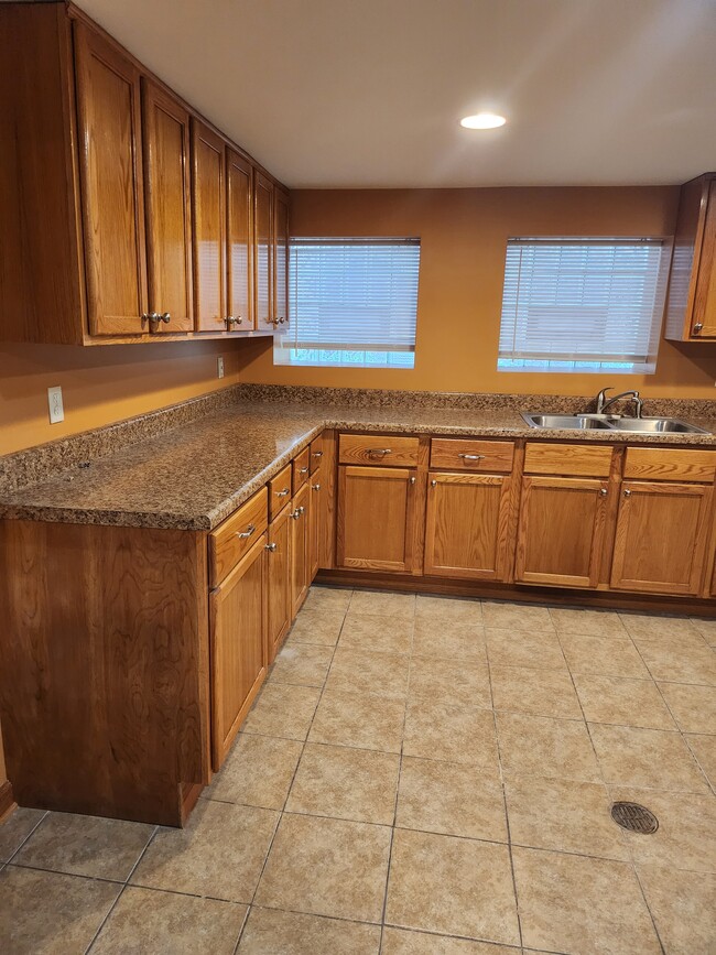 Kitchen - 1133 S Mason Ave