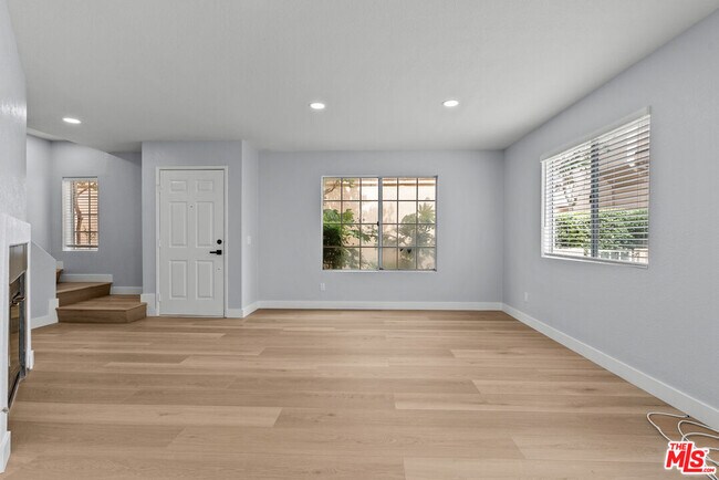 Building Photo - 18812 Vista Del Canon