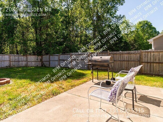 Building Photo - 2086 Dresden Dr