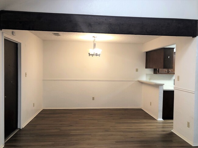 Building Photo - 6503 Hart Ln