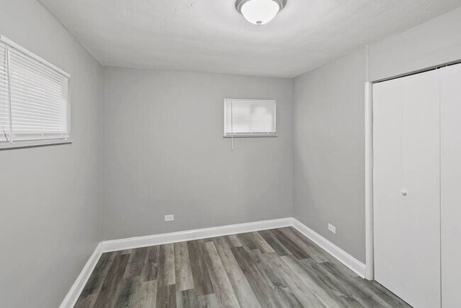 Building Photo - 1531 Freeland Ave