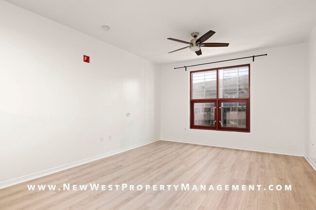 Building Photo - Spacious East Village Penthouse Studio at Metrome! Small Pet Ok! 1 Parking Space Included!