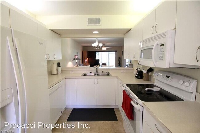 Building Photo - 273 Robin Hood Cir