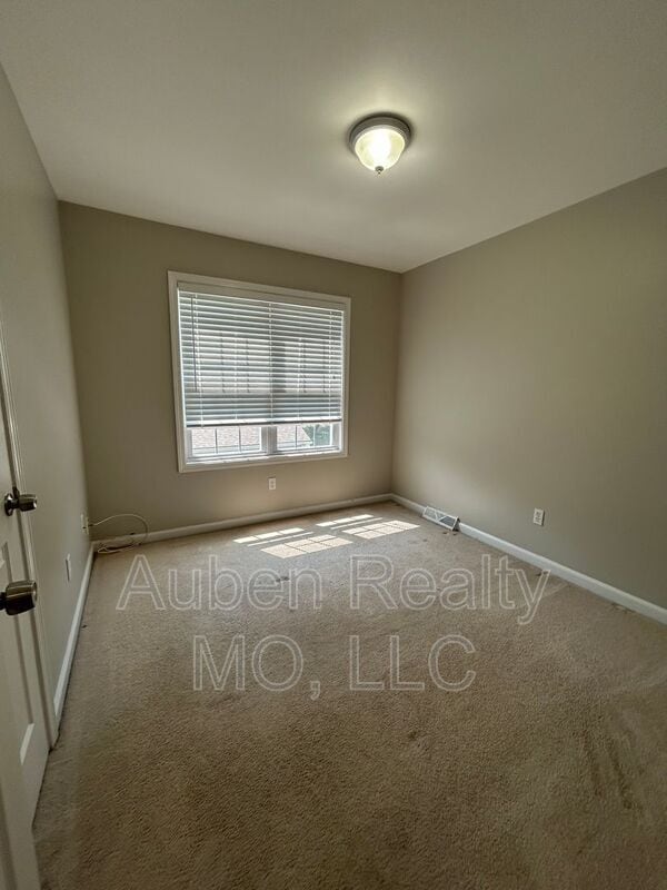 Building Photo - 6610 Metcalf Ave