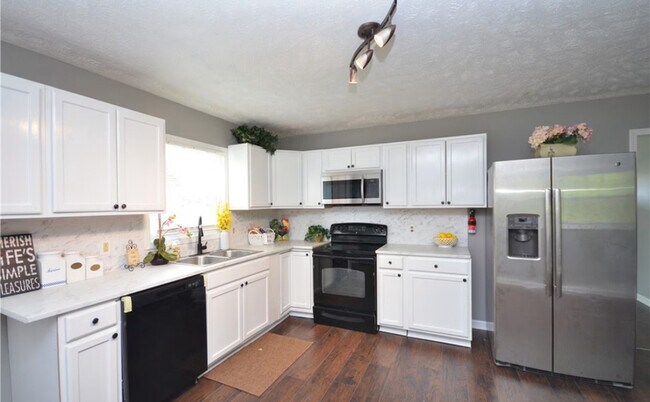 Building Photo - 544 Spruce St