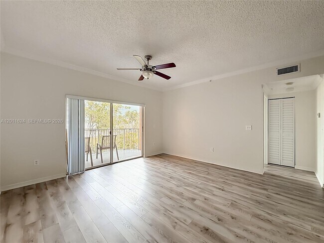 Building Photo - 6968 SW 39th St