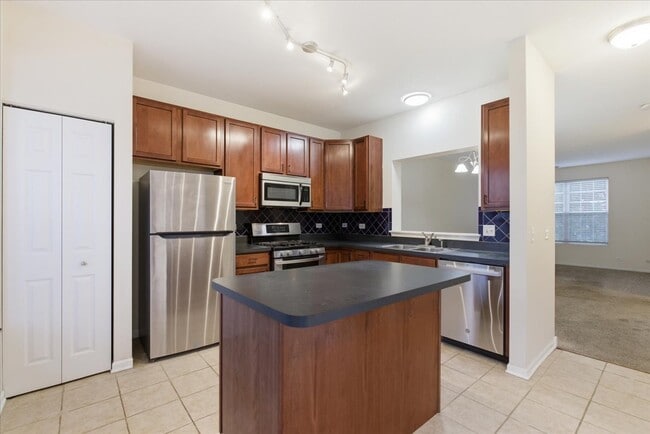 Building Photo - 28909 Pondview Dr