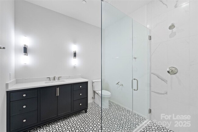 Building Photo - 1500 Queens Rd