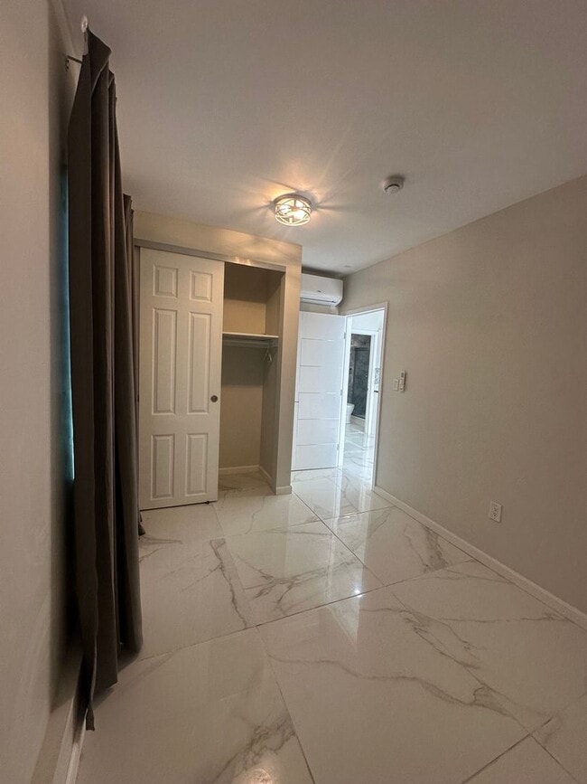 Building Photo - 1427 E 76th St