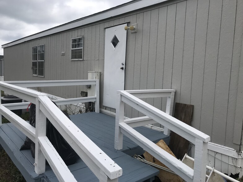 Building Photo - 109 Rainbow Dr