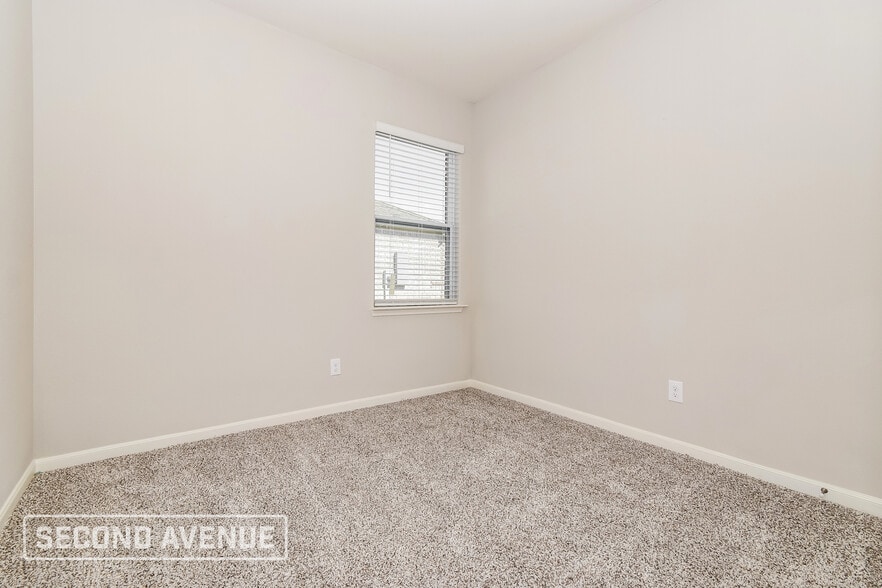 Building Photo - 2005 Erlinda Dr