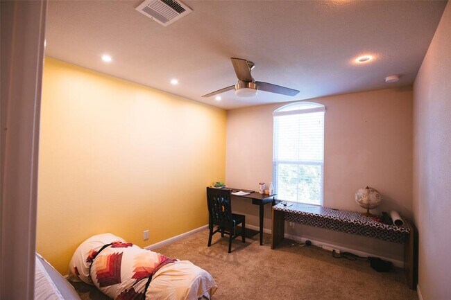 Building Photo - 11700 Harpster Bend