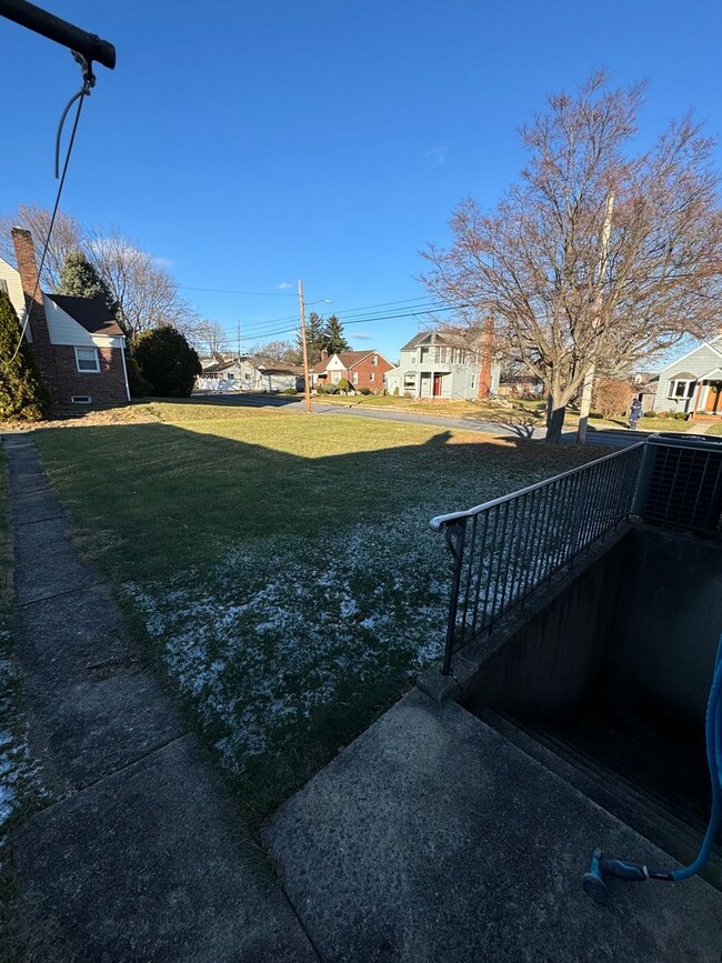 Building Photo - WEST END THREE BEDROOM/TWO BATH HOME