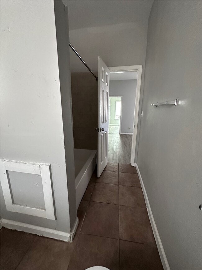 Building Photo - 910 37th St