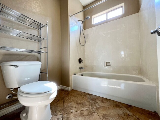 Building Photo - STUNNING 3BD/2.5BA HOME W/ TESLA SOLAR, POOL, SPA, & LOFT!!