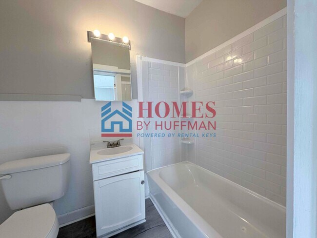 Building Photo - Three Bedroom House | Deposit Special