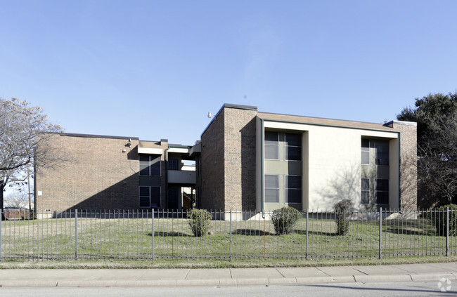 Primary Photo - La Hacienda