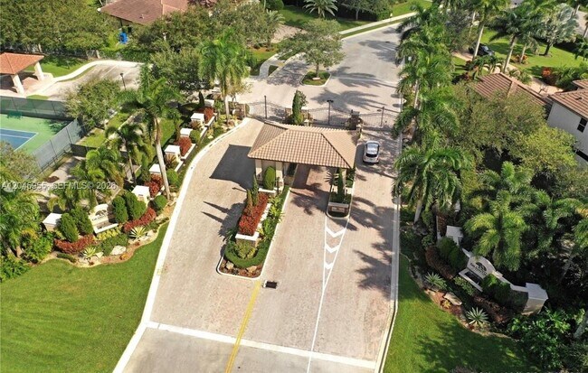Building Photo - 12802 Grand Oaks Dr