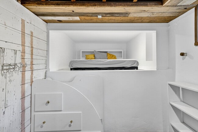 Building Photo - 3748 NE 23rd Ave