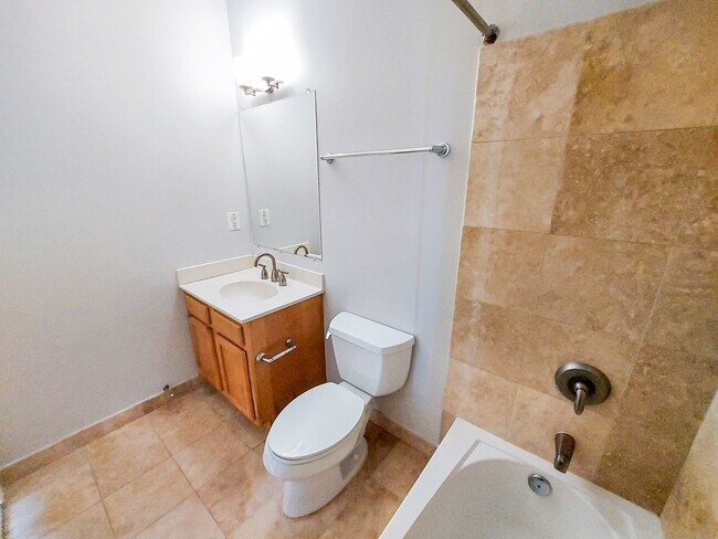 Building Photo - Spacious and Sunlit 1 BR 1 BA in 16th St H...