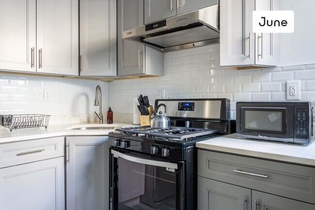 Building Photo - 2572 Steinway Street