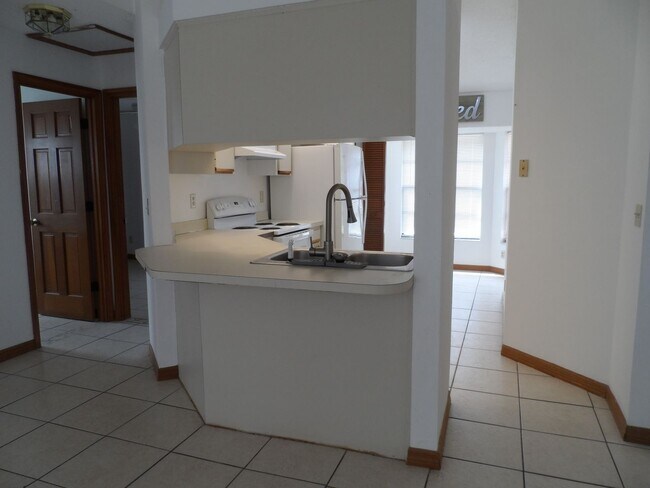 Building Photo - AVAILABLE NOW 3 BEDROOM 2 BATH 2 CAR GARAGE. CONTACT KAREN GUARDINO, REALTOR 386-747-9295
