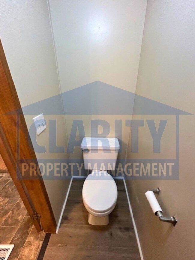 Building Photo - Three bedroom single level home!