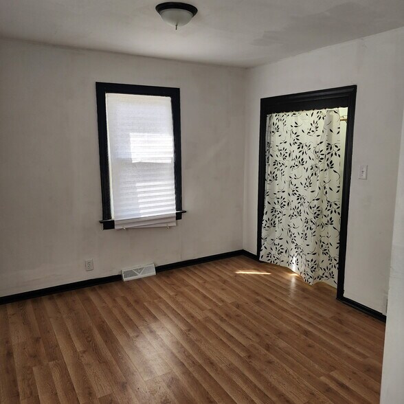 Building Photo - 1528 Thorn St