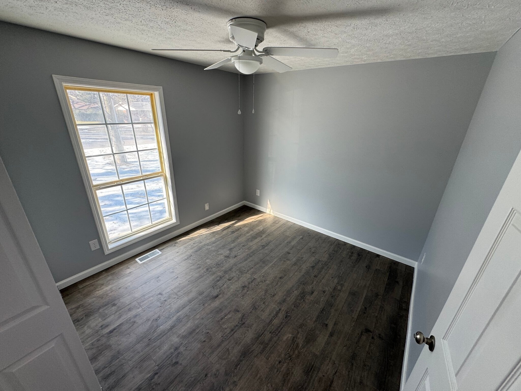 Building Photo - 1211 Redbud St
