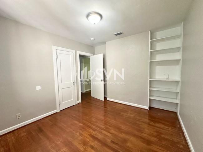 Building Photo - 4823 Auburn Dr N