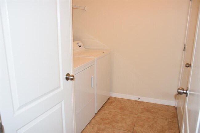 Building Photo - 2705 Carrickton Cir