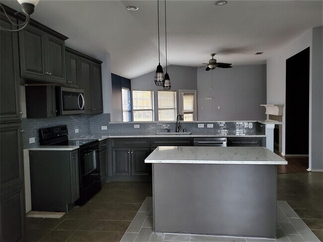 Building Photo - 2017 Burl Ln