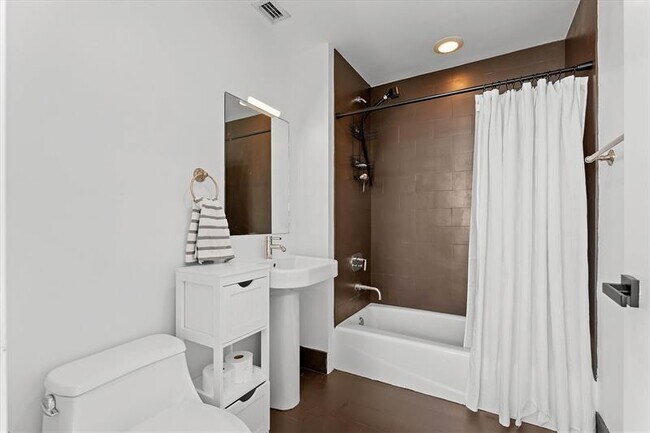 Building Photo - 1040 Biscayne Blvd