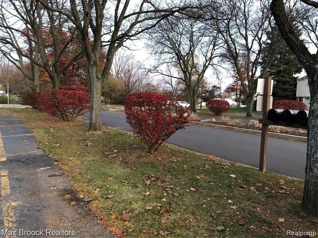 Building Photo - 1653 Wimbledon Dr