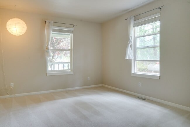 Building Photo - Ravensdale 3 Story, close to Lake Retreat,...