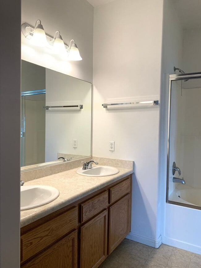 Building Photo - Tyner Ranch Home